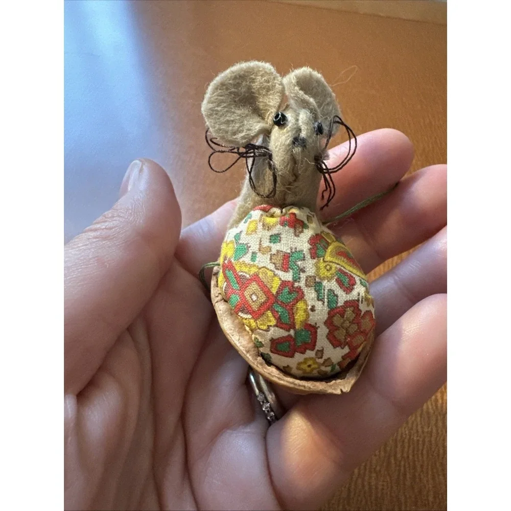Vtg Set Of 2 Mouse In Shell Handmade Christmas Ornaments Felt Walnut Vtg Fabric‎
